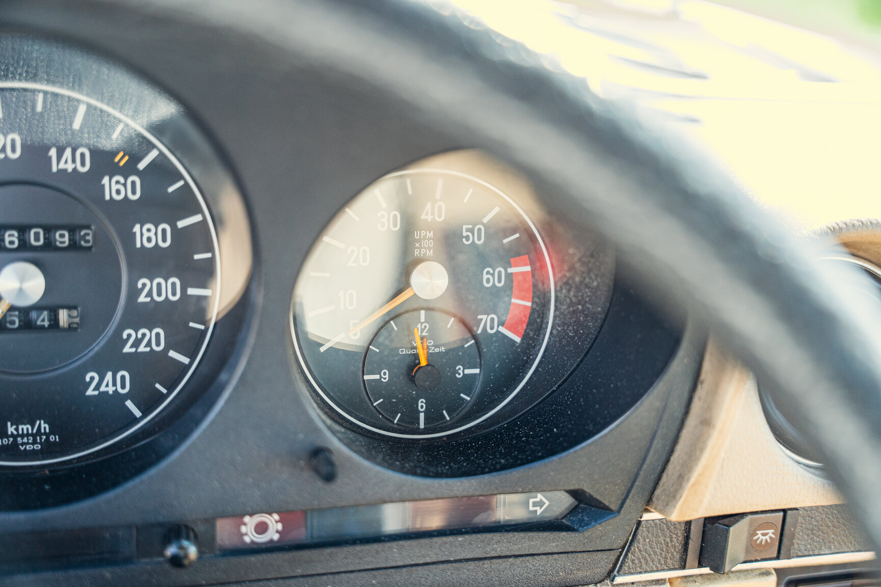 Interior image of 1976 Mercedes-Benz 450 SLC (23)