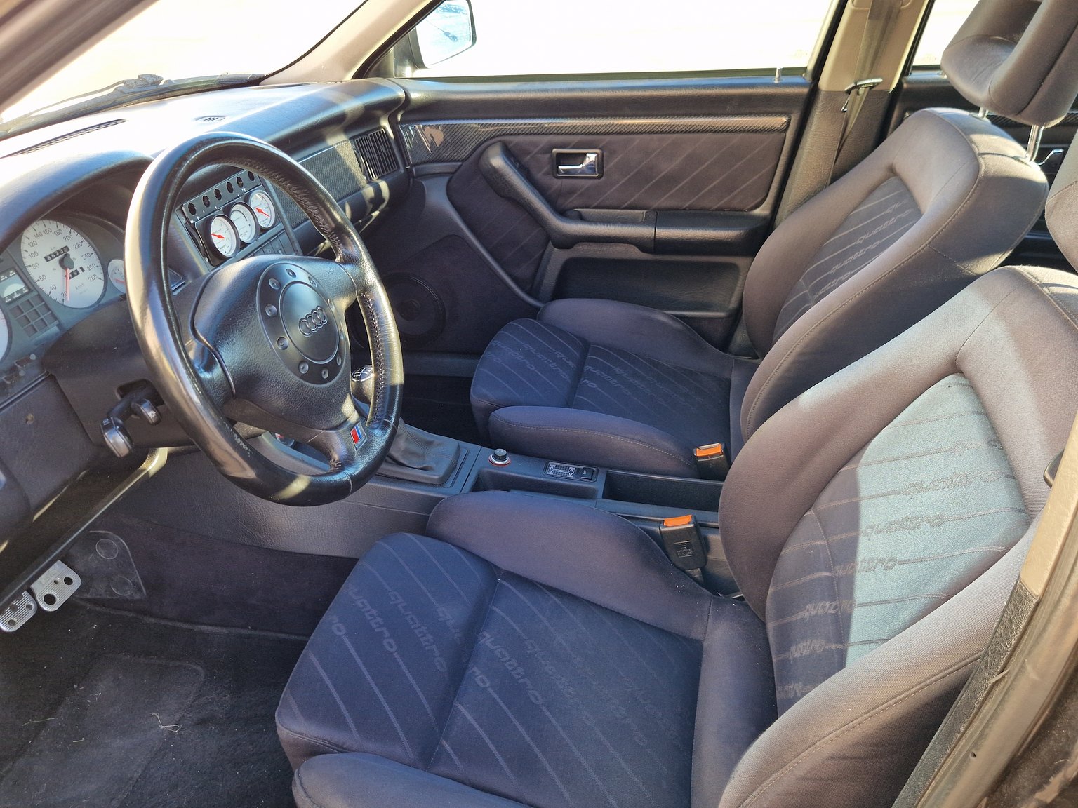 Innenraumfoto von 1993 Audi S2 Avant 2.2 quattro
