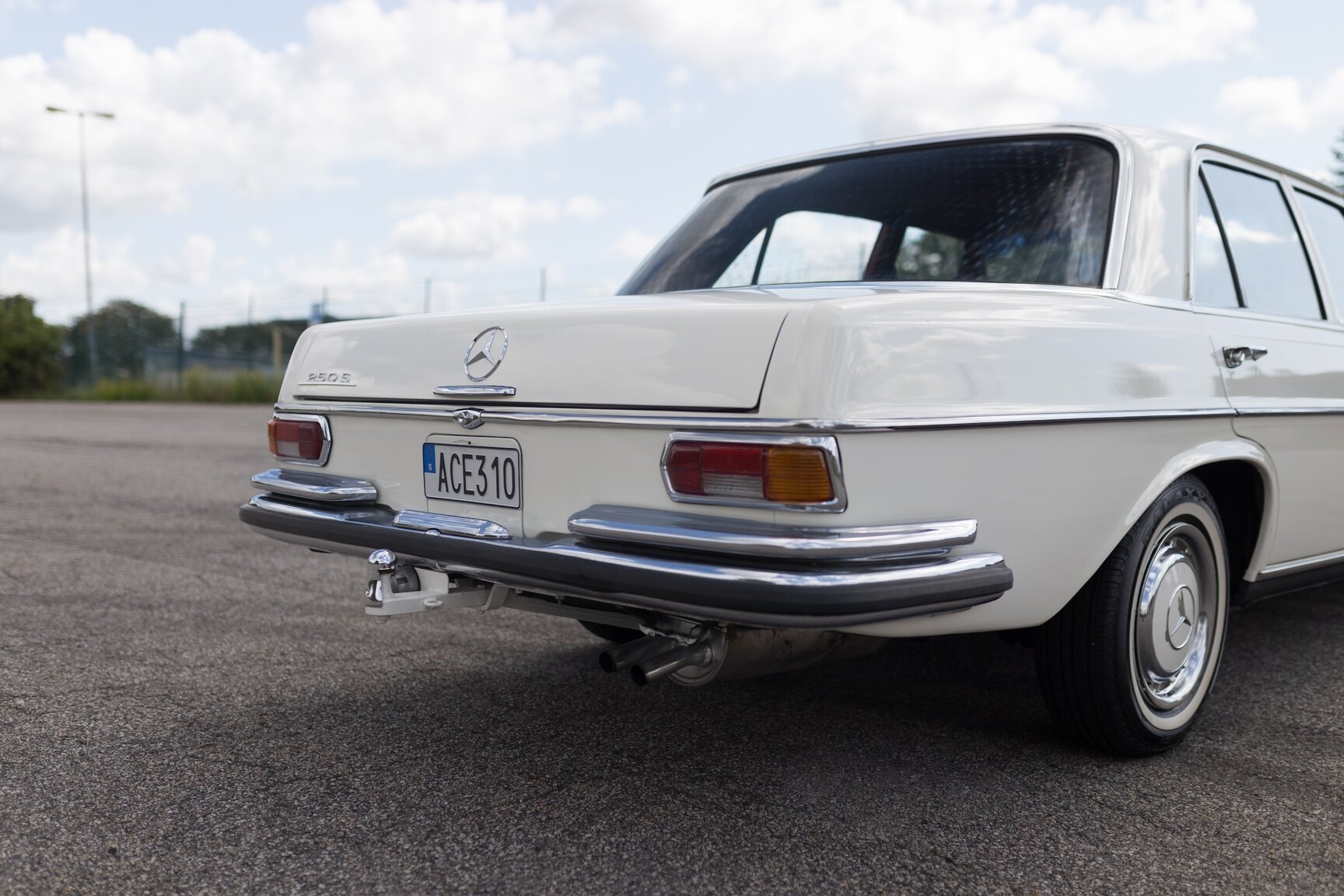 Exterior image of 1966  Mercedes-Benz 250 