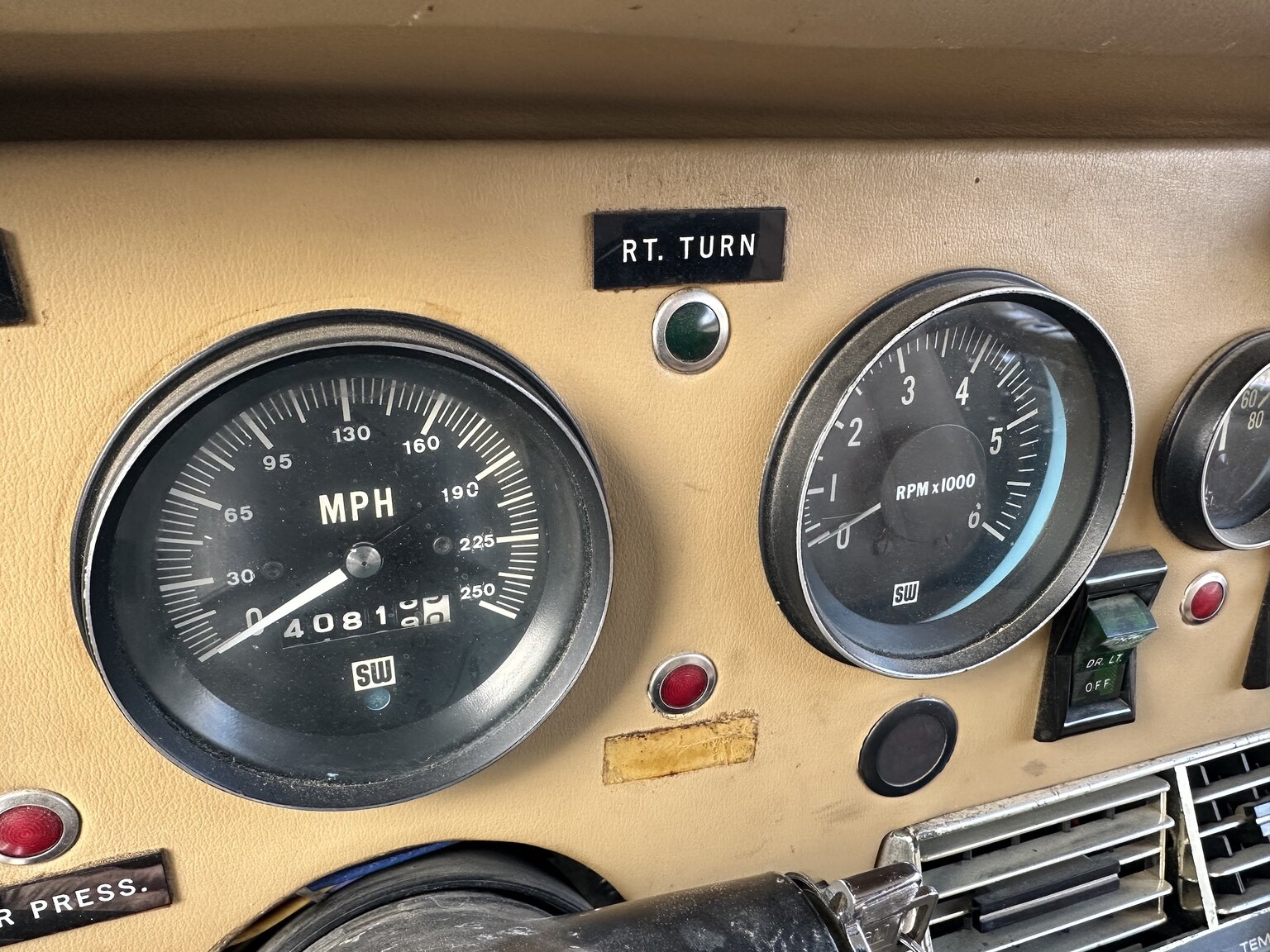 Interior image of 1975 Excalibur Phaeton series III  (26)