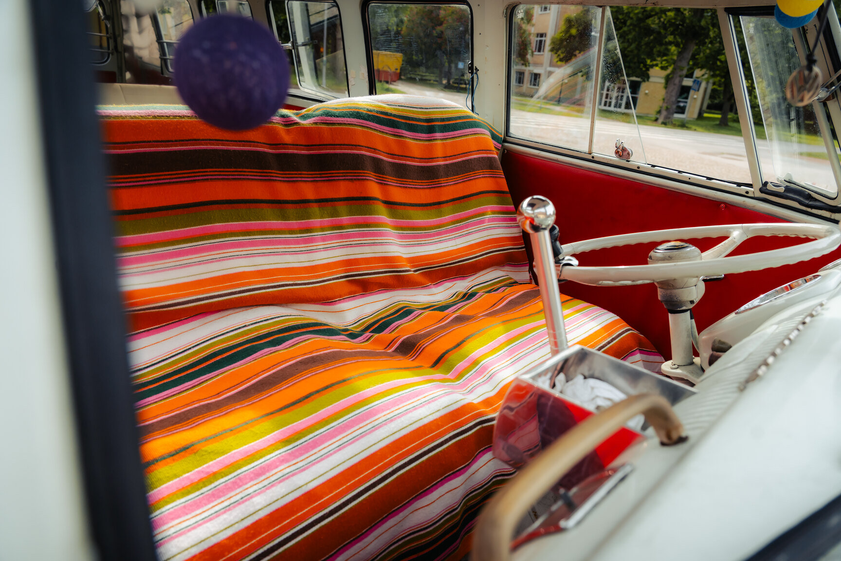 Innenraumfoto von 1964 Volkswagen Kleinbus Transporter 1500 Deluxe “21-fönsters Samba”