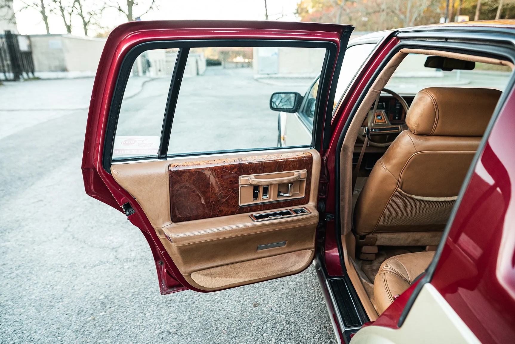 Interior image of 1989 Cadillac Seville (35)
