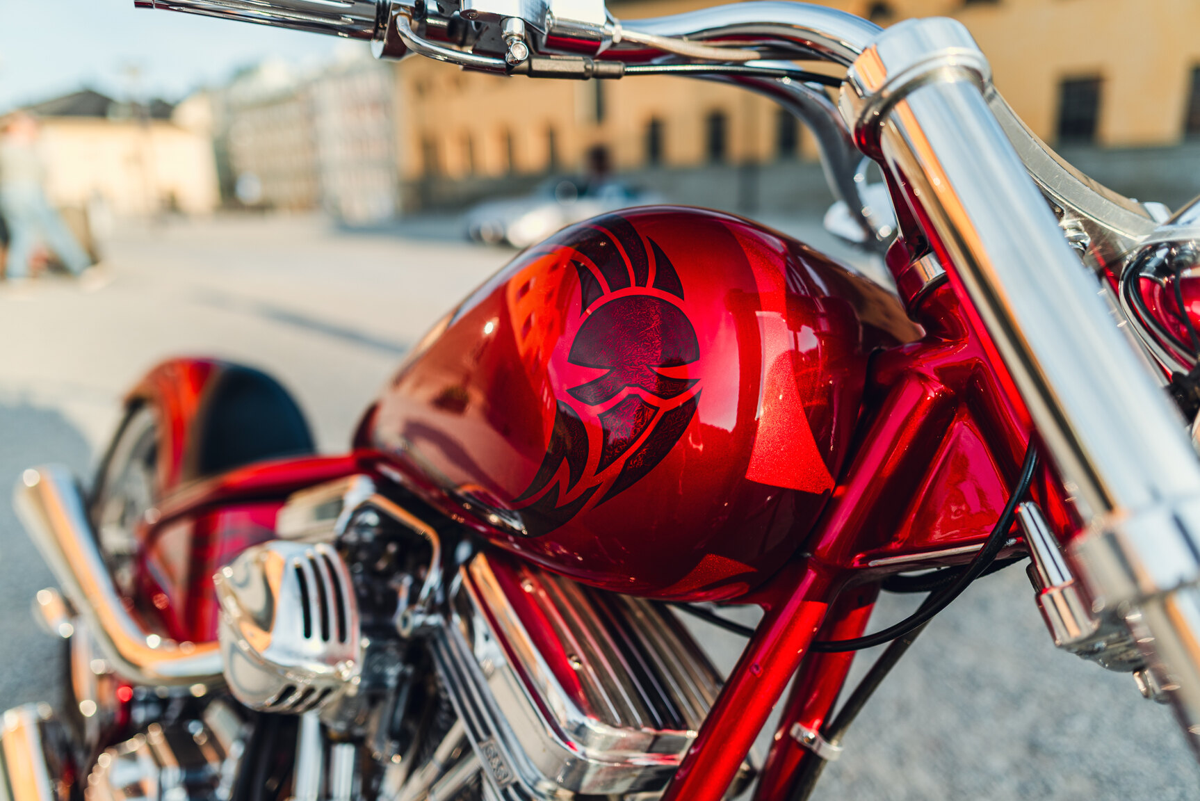 Aussenfoto 2001 Unique Custom Cycles Red Inferno