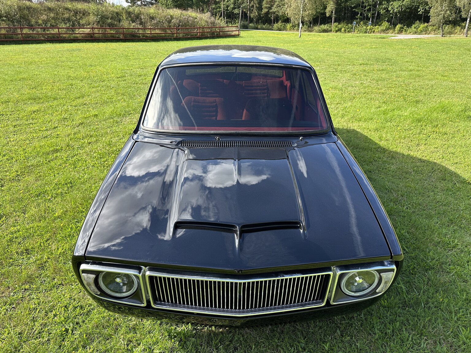 Aussenfoto 1969 Volvo 144 custom