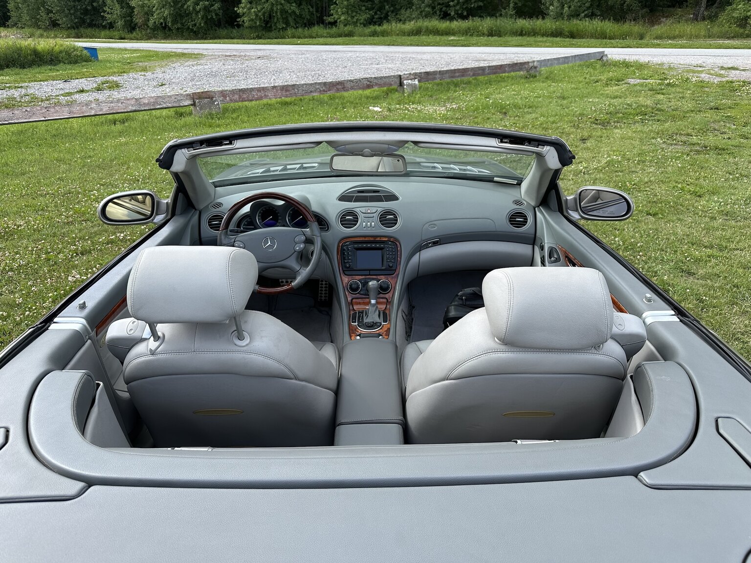 Interior image of 2003 Mercedes Benz SL 500
