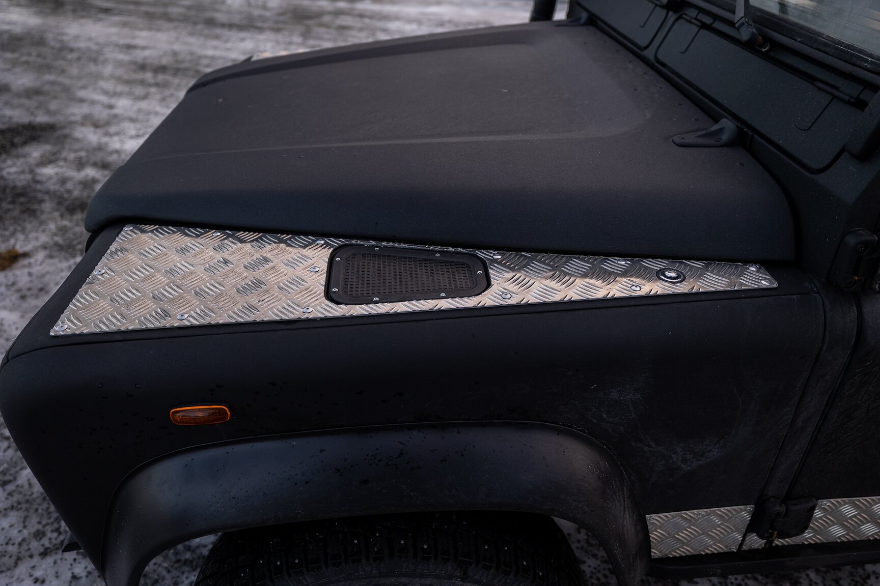 Exterior image of 2000 Land Rover Defender 130