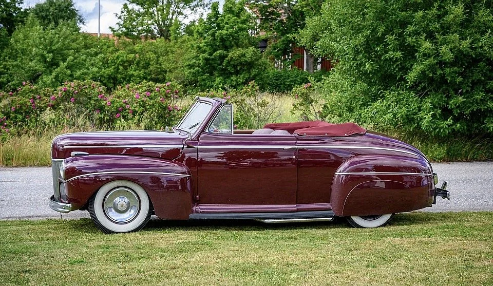Exteriörbild på 1941 Ford Super De Luxe Cabriolet (10)