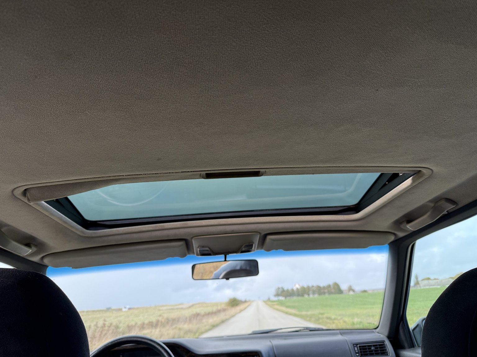 Interior image of 1995 VOLVO 855 T5R T-5R