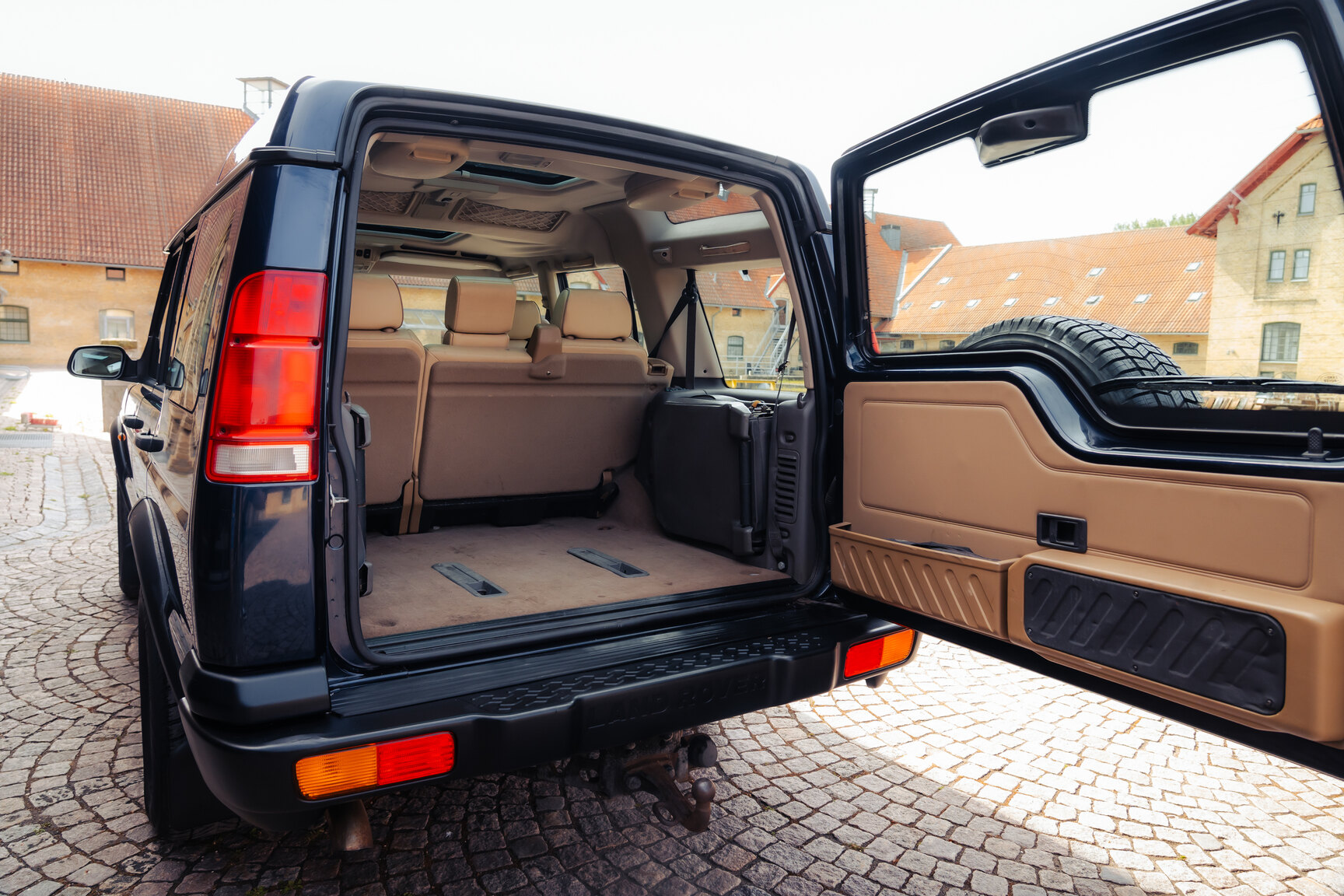 Interior image of 1999 Landrover Discovery II V8