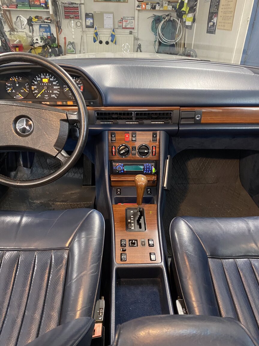 Innenraumfoto von 1988 Mercedes-Benz 300 SE