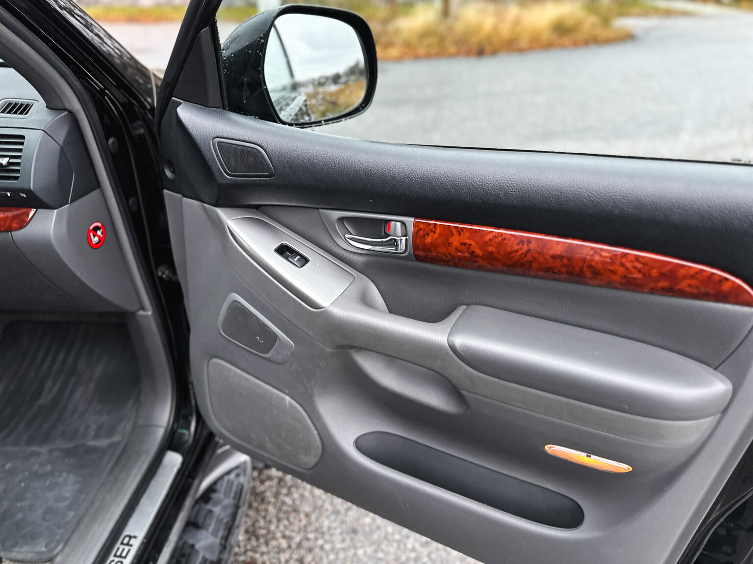 Innenraumfoto von 2004 Toyota Land Cruiser