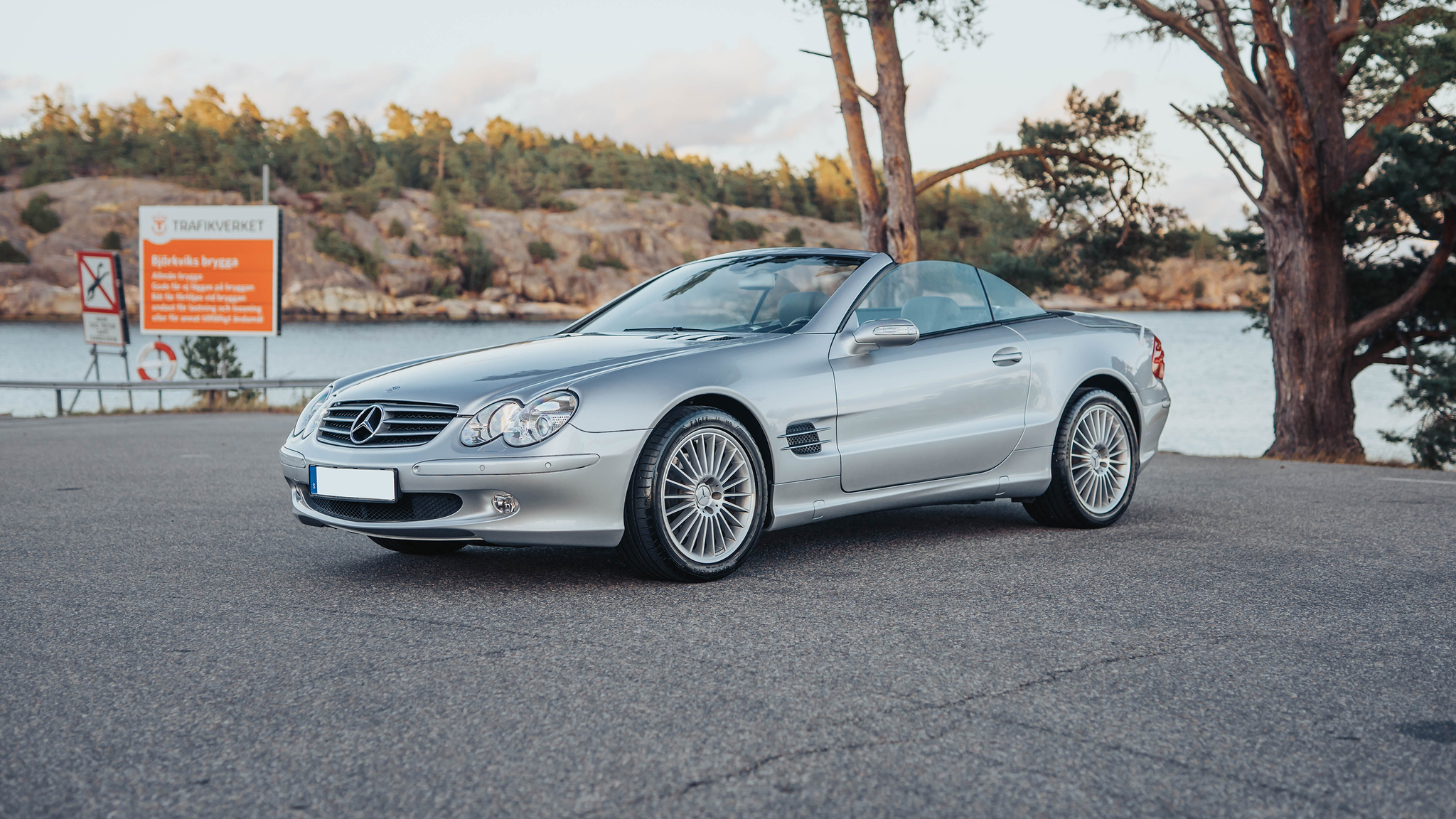 Exteriörbild på 2006 Mercedes Benz SL350 (19)