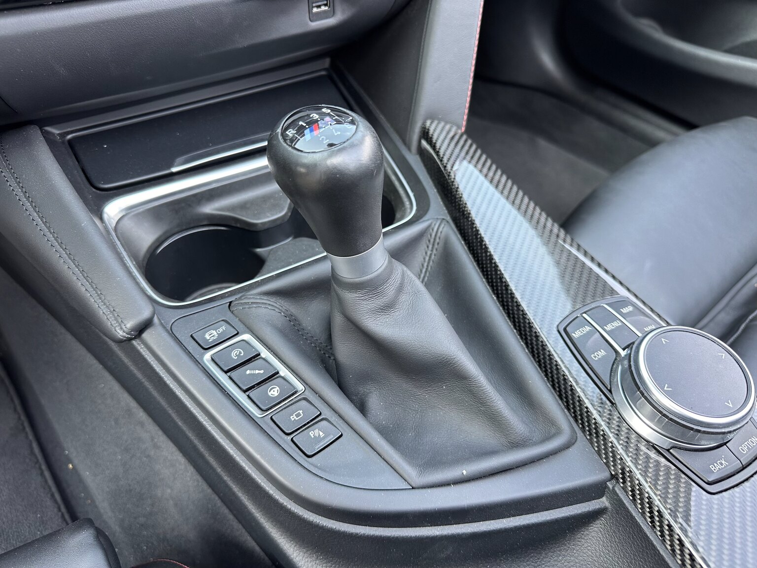 Interiörbild 2018 BMW M4 Competition Convertible F83 Manual