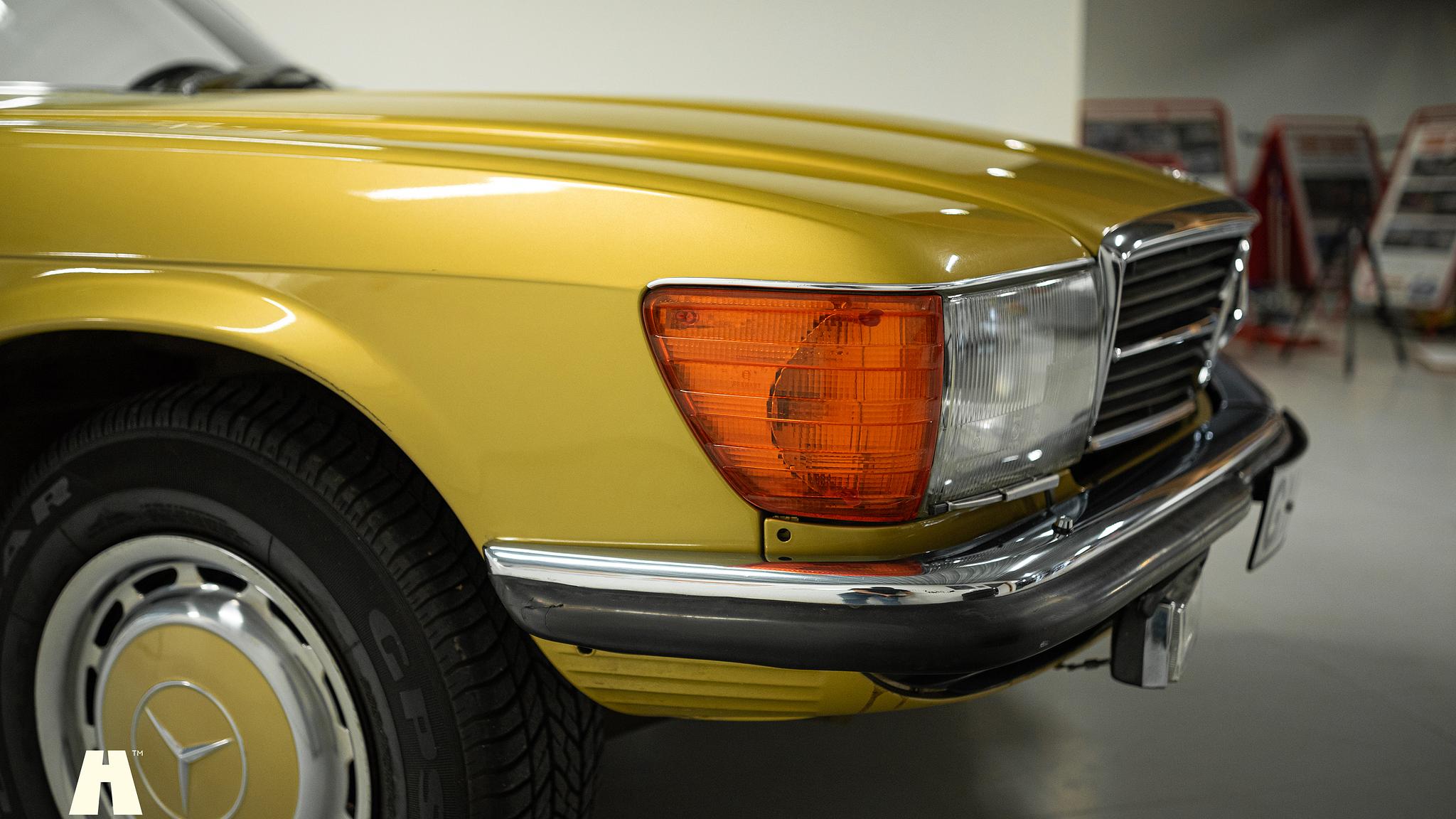 Exteriörbild på 1975 Mercedes SL 350