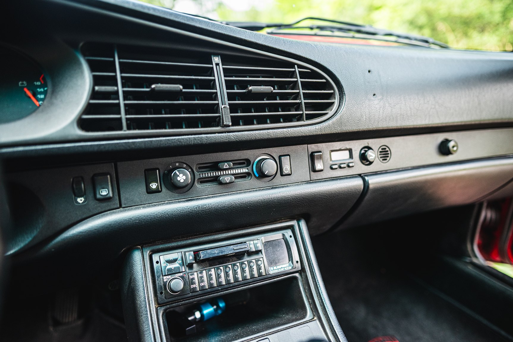 Interior image of 1988 Porsche 944