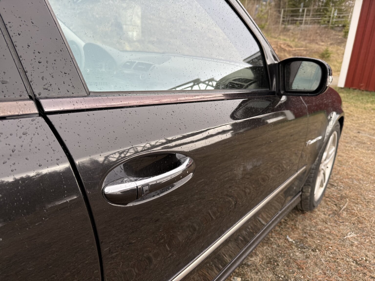 Exterior image of 2005 Mercedes-Benz E 55 T AMG
