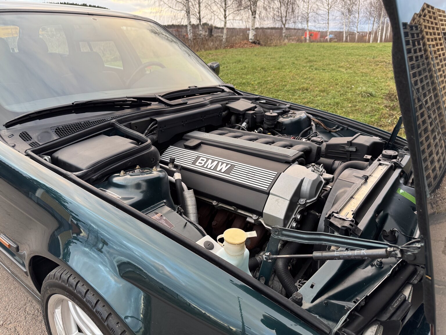 Image of 1996 BMW 520i Touring mechanics