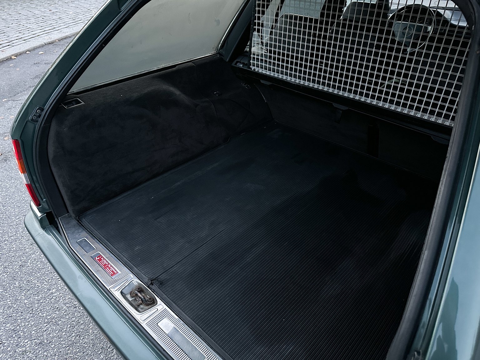 Interior image of 1996 MERCEDES-BENZ E 320 T