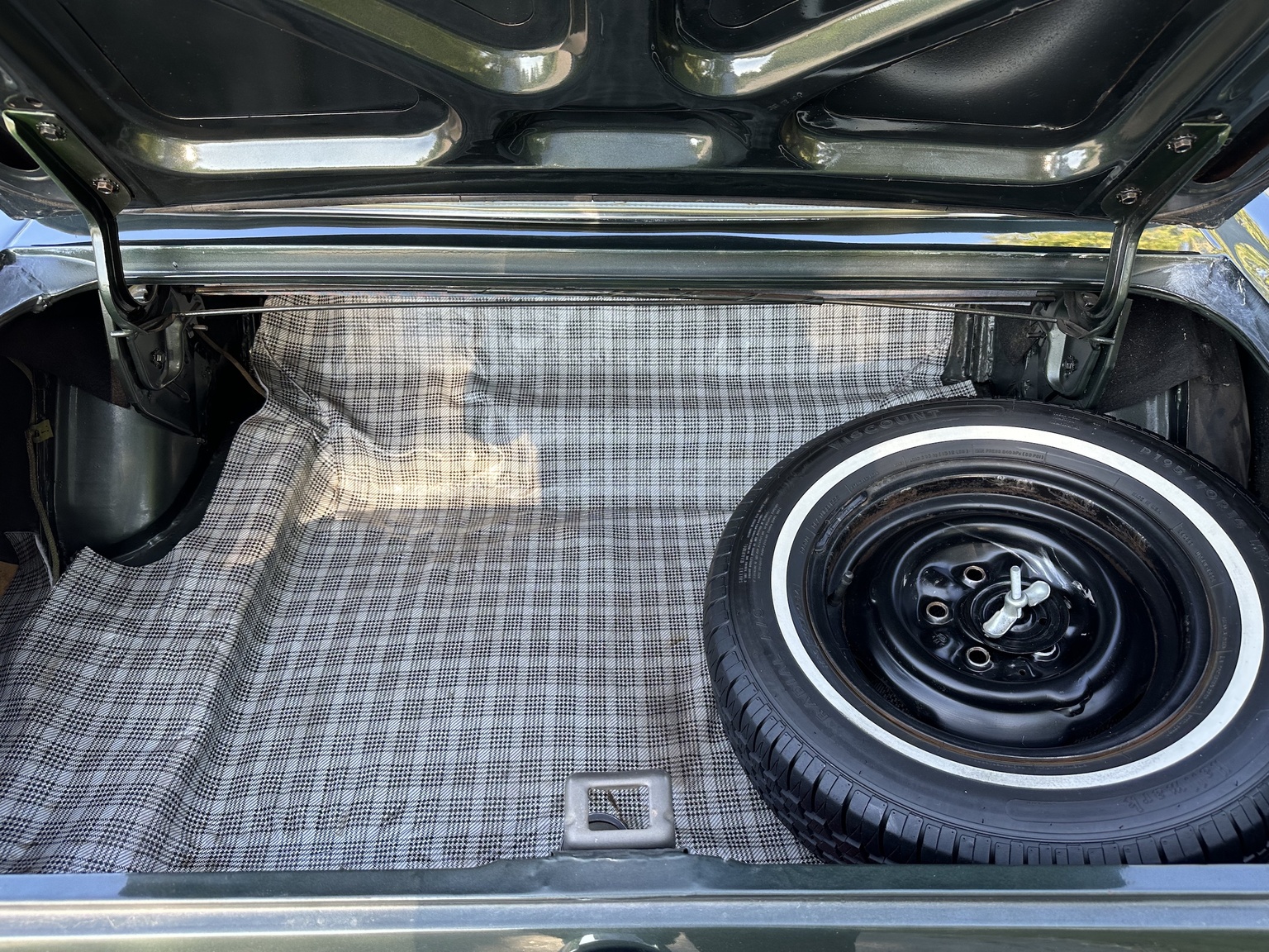 Interior image of 1965 Ford Mustang 289 Cabriolet