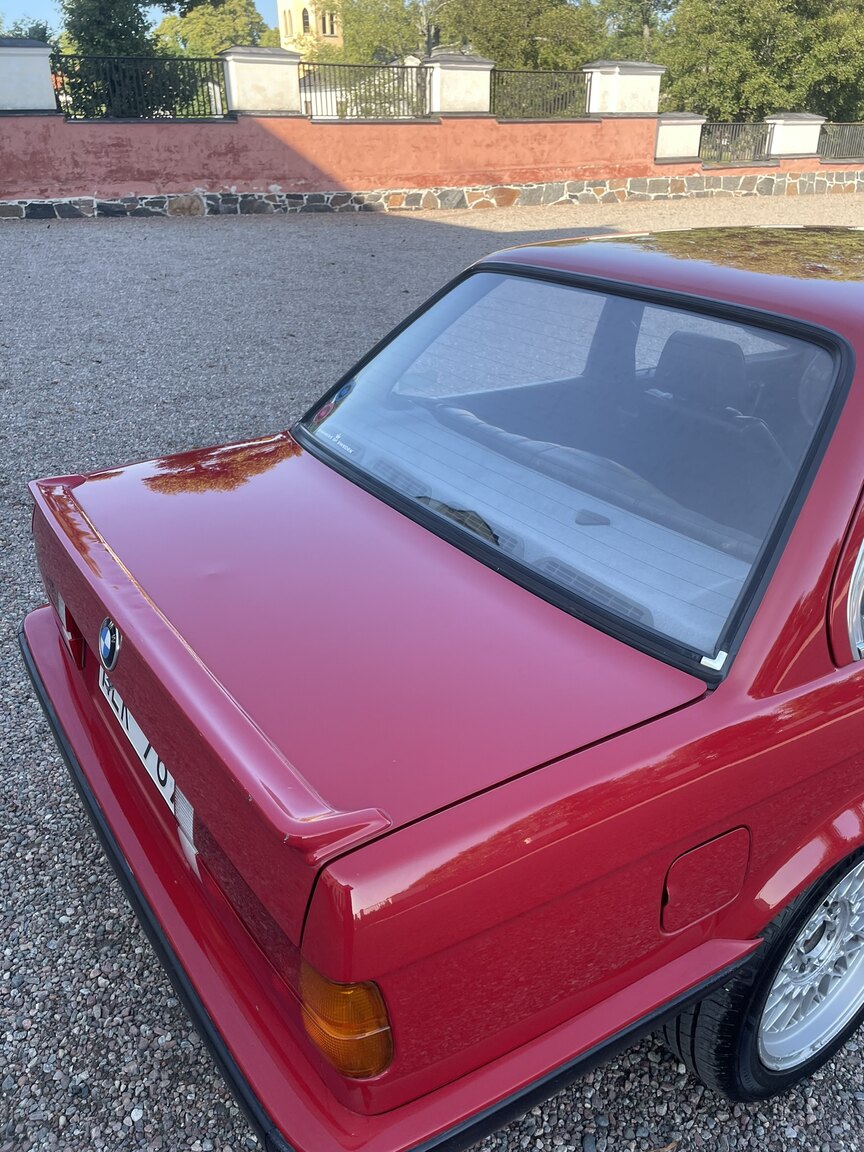 Exteriörbild på 1987 BMW 320i