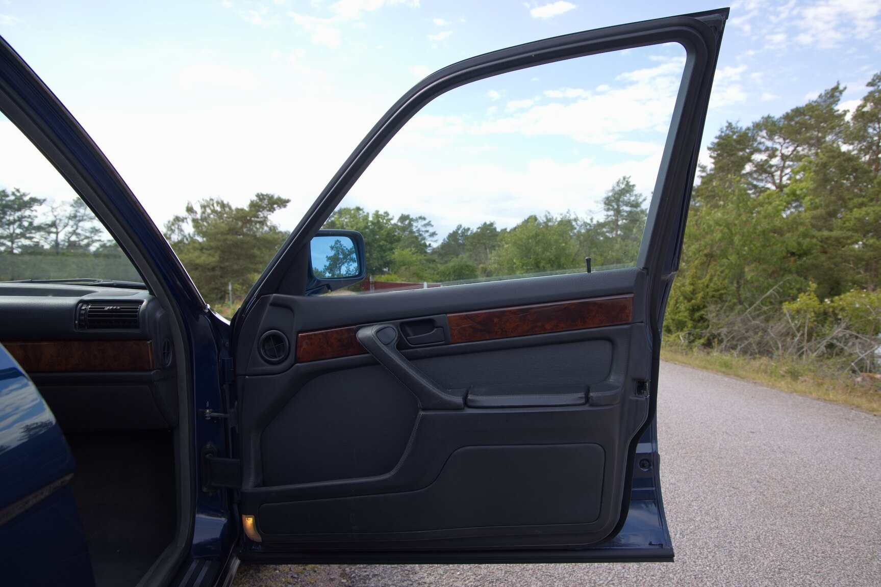 Interior image of 1990 BMW 750 IAL Highline