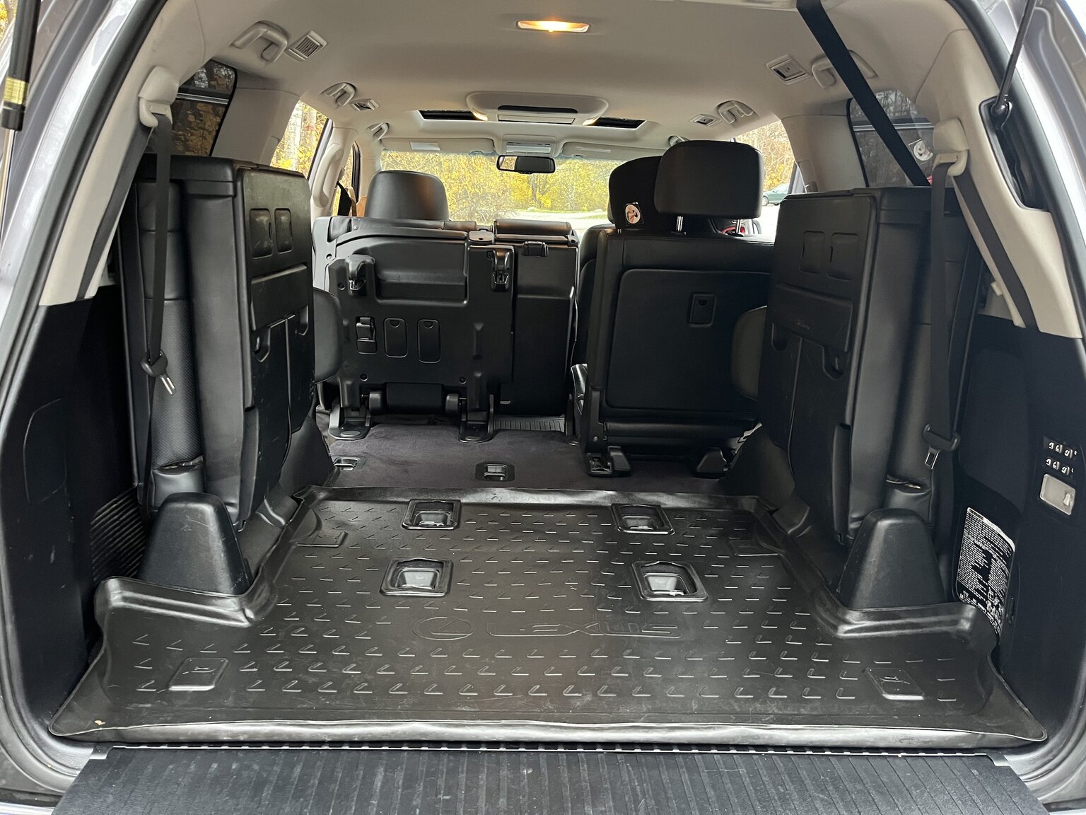 Innenraumfoto von 2011 Lexus LX570