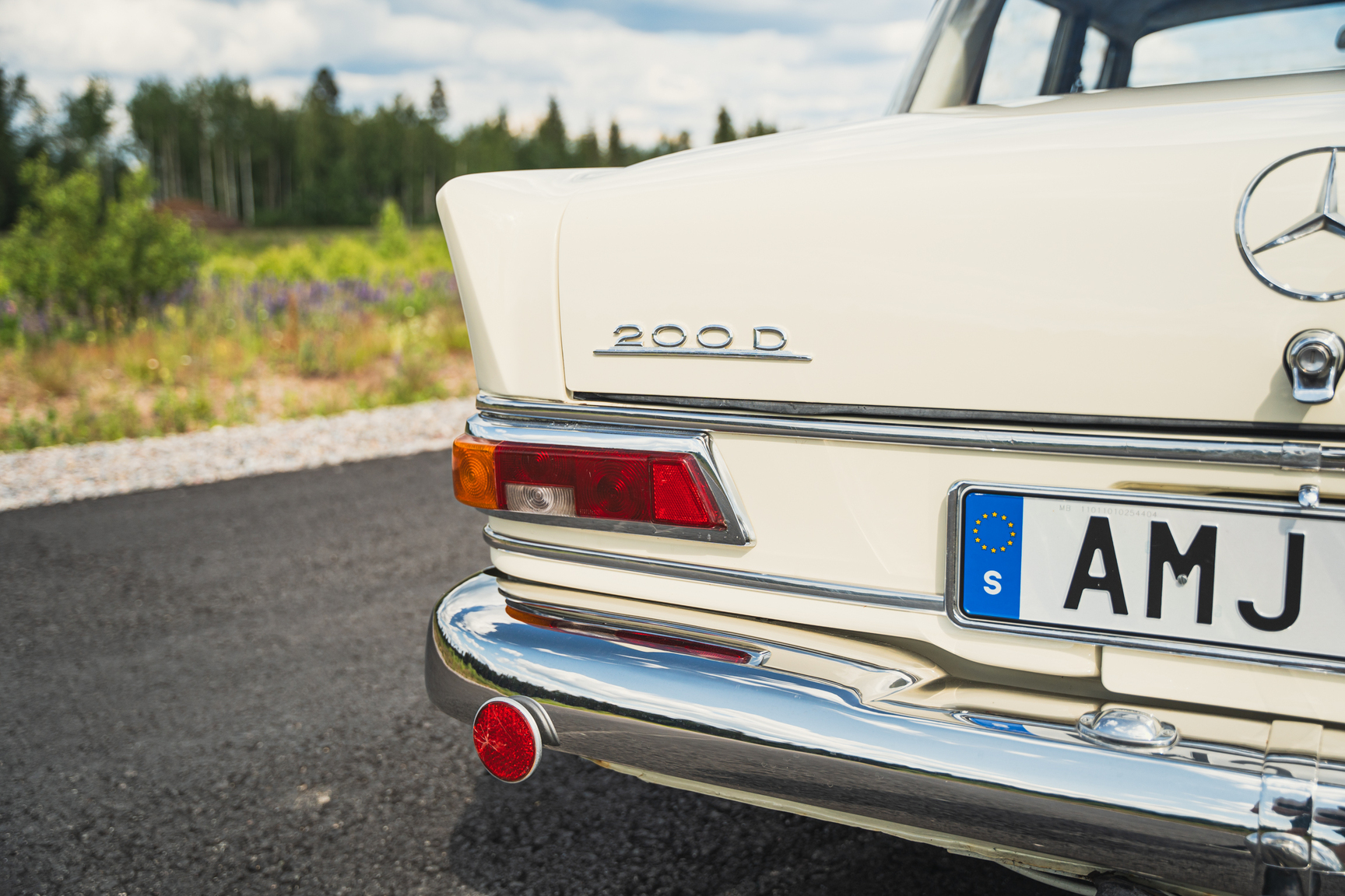Aussenfoto 1966 Mercedes-Benz 200 D "Heckflosse"