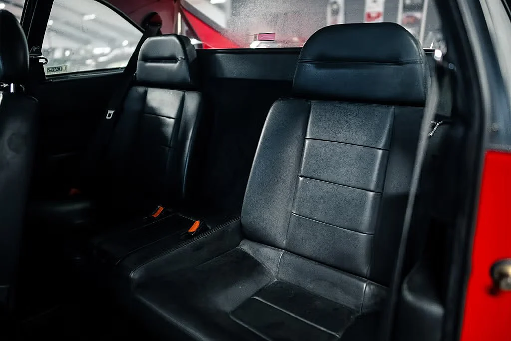 Interiörbild 1992 Ferrari Mondial (5)