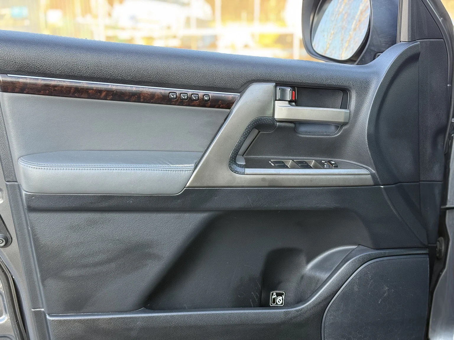 Innenraumfoto von 2008 Toyota Land Cruiser 200 Series 4.5 V8 (2)