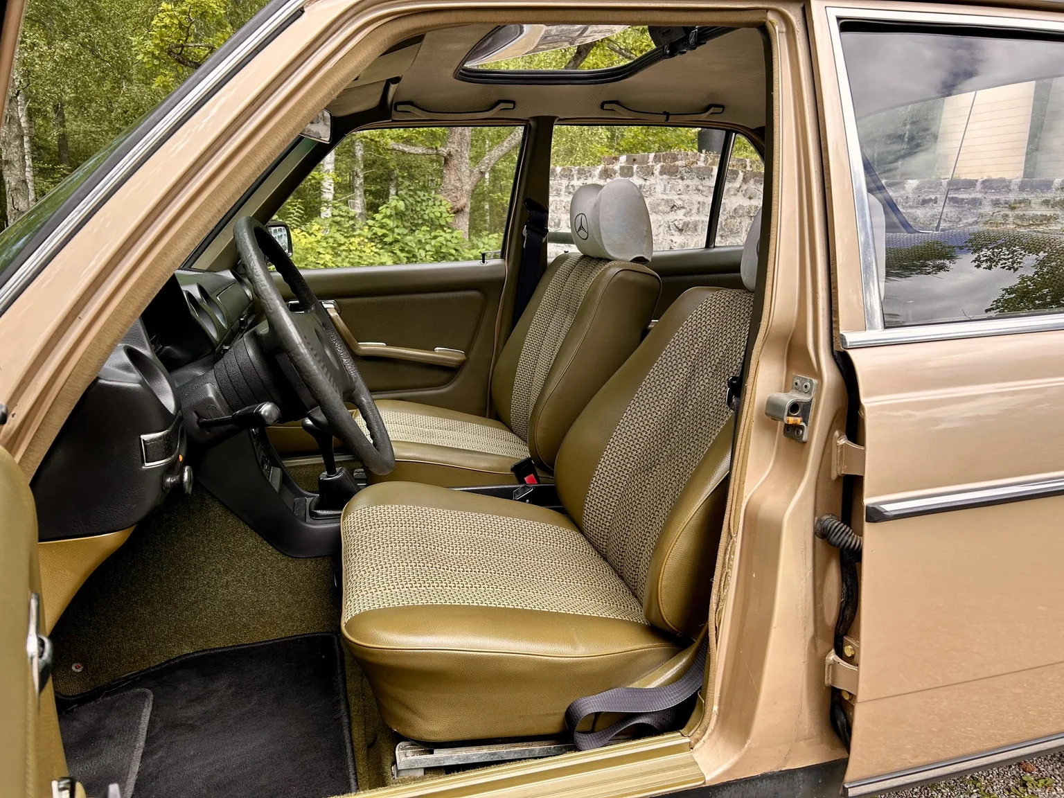 Innenraumfoto von 1976 Mercedes-Benz 300 D (5)