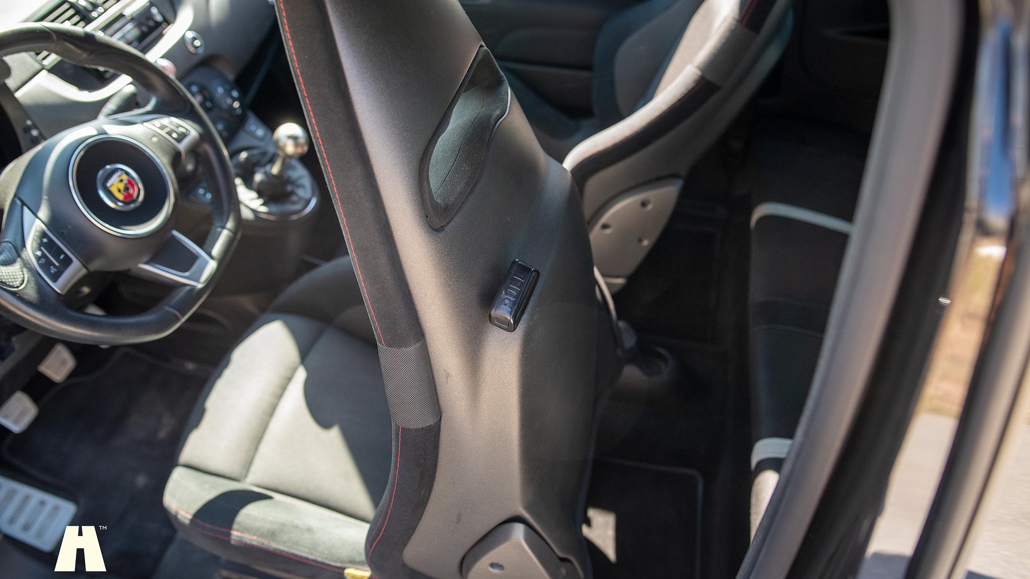 Interior image of 2016 Abarth 595 Competizione (48)