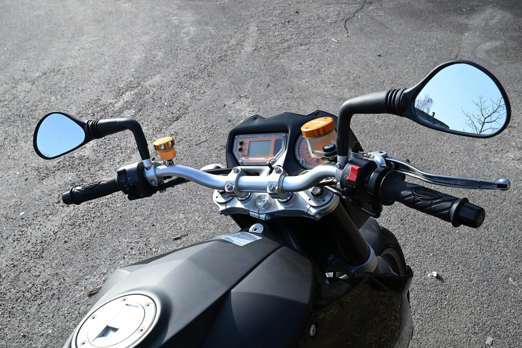 Exterior image of 2005 KTM 990 Super Duke (27)