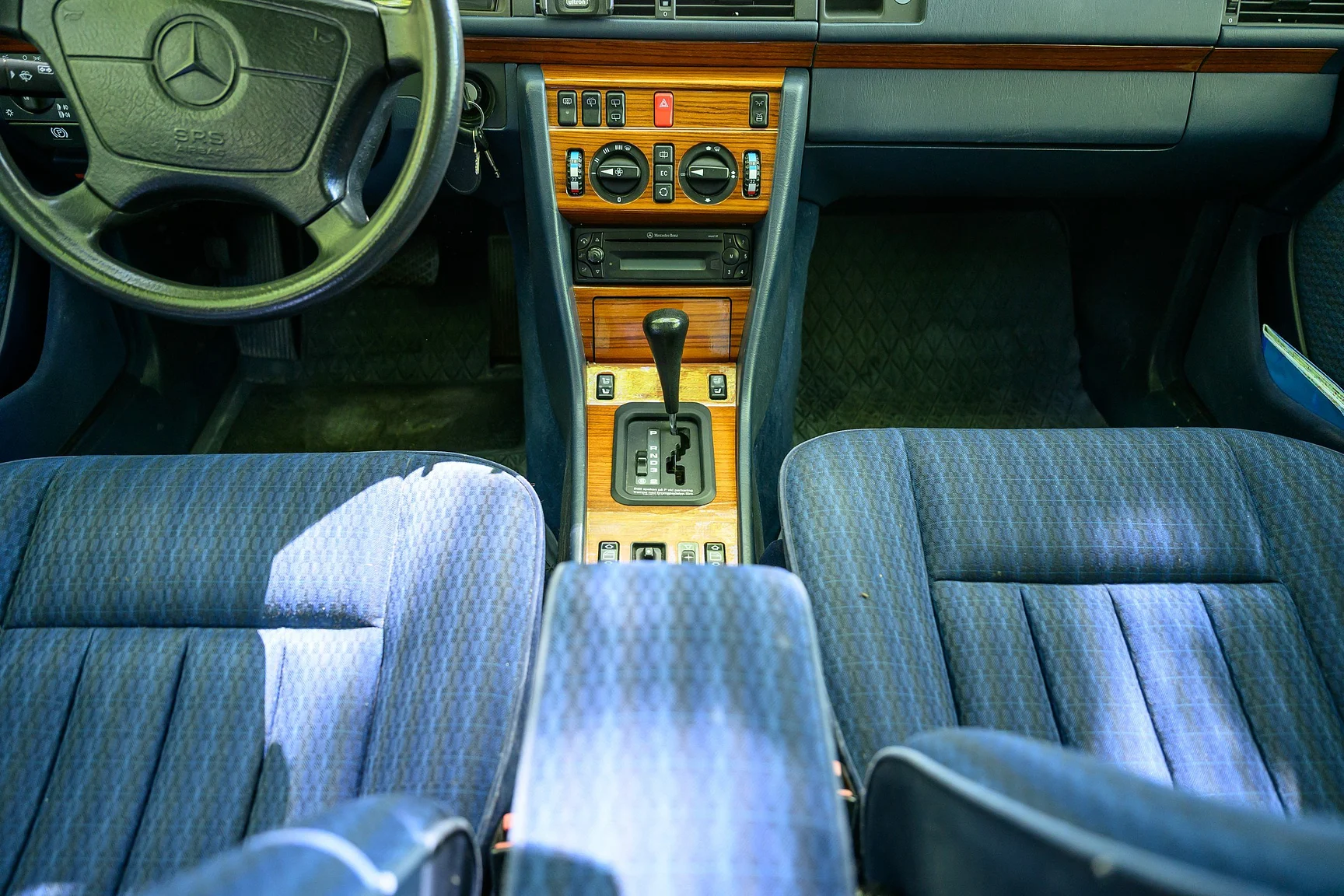 Innenraumfoto von 1992 Mercedes-Benz 300 TE (5)