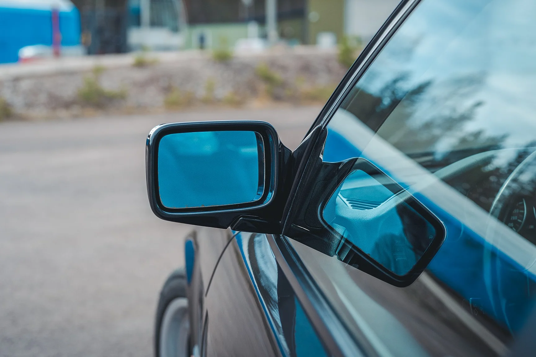 Exterior image of 1992 BMW M5 3.8 (28)