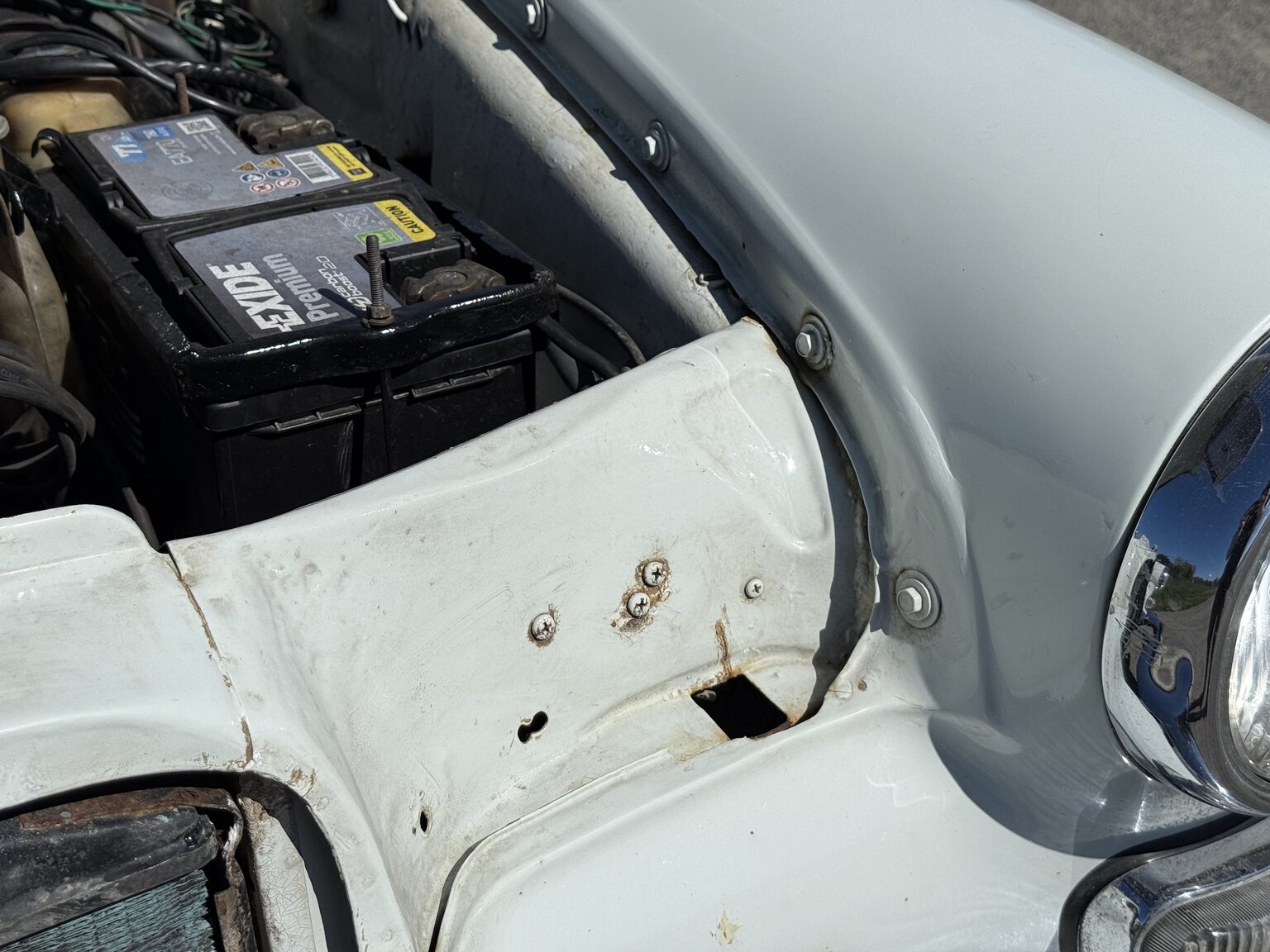 Image of 1967 Mercedes-Benz 230 Safari mechanics