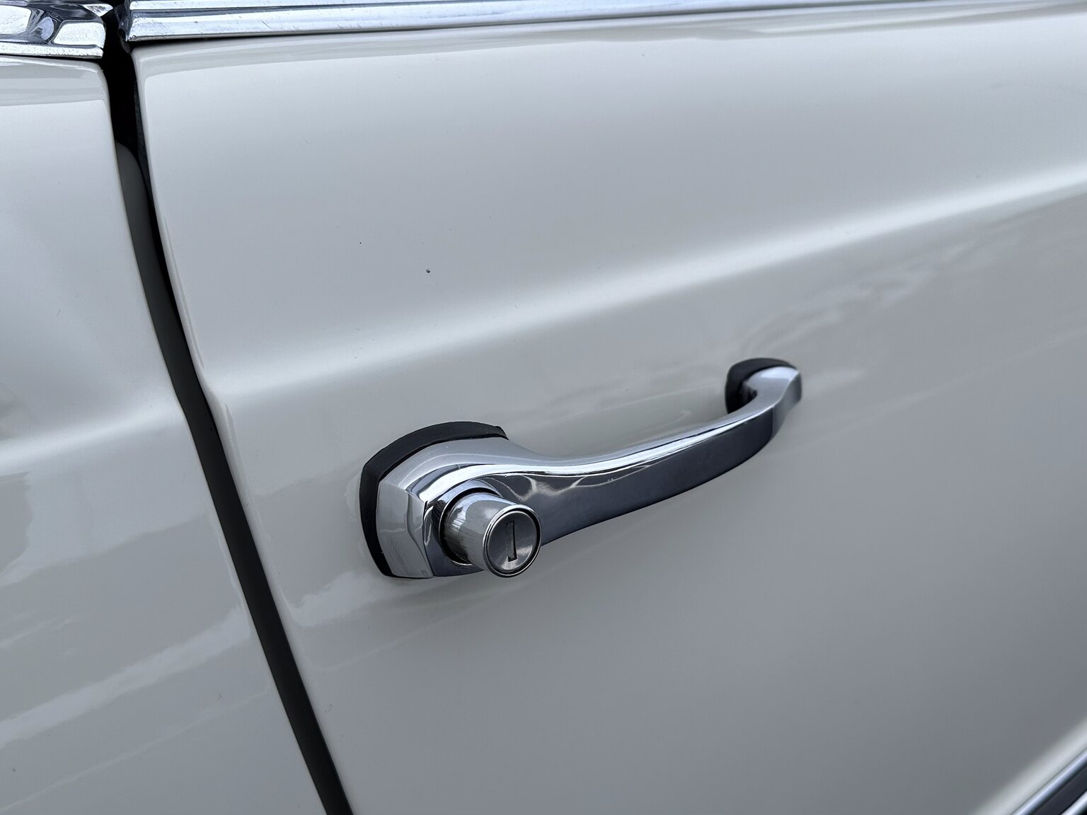 Aussenfoto 1968 Mercedes Benz SL 280 Pagoda