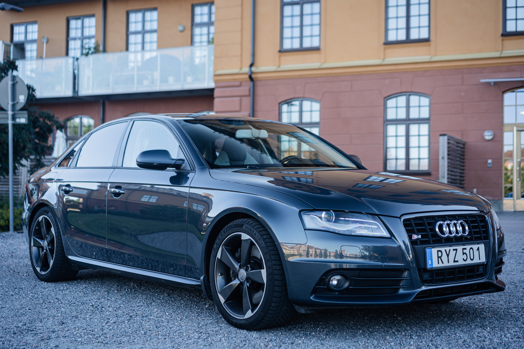 Exterior image of 2011 Audi S4 (1)