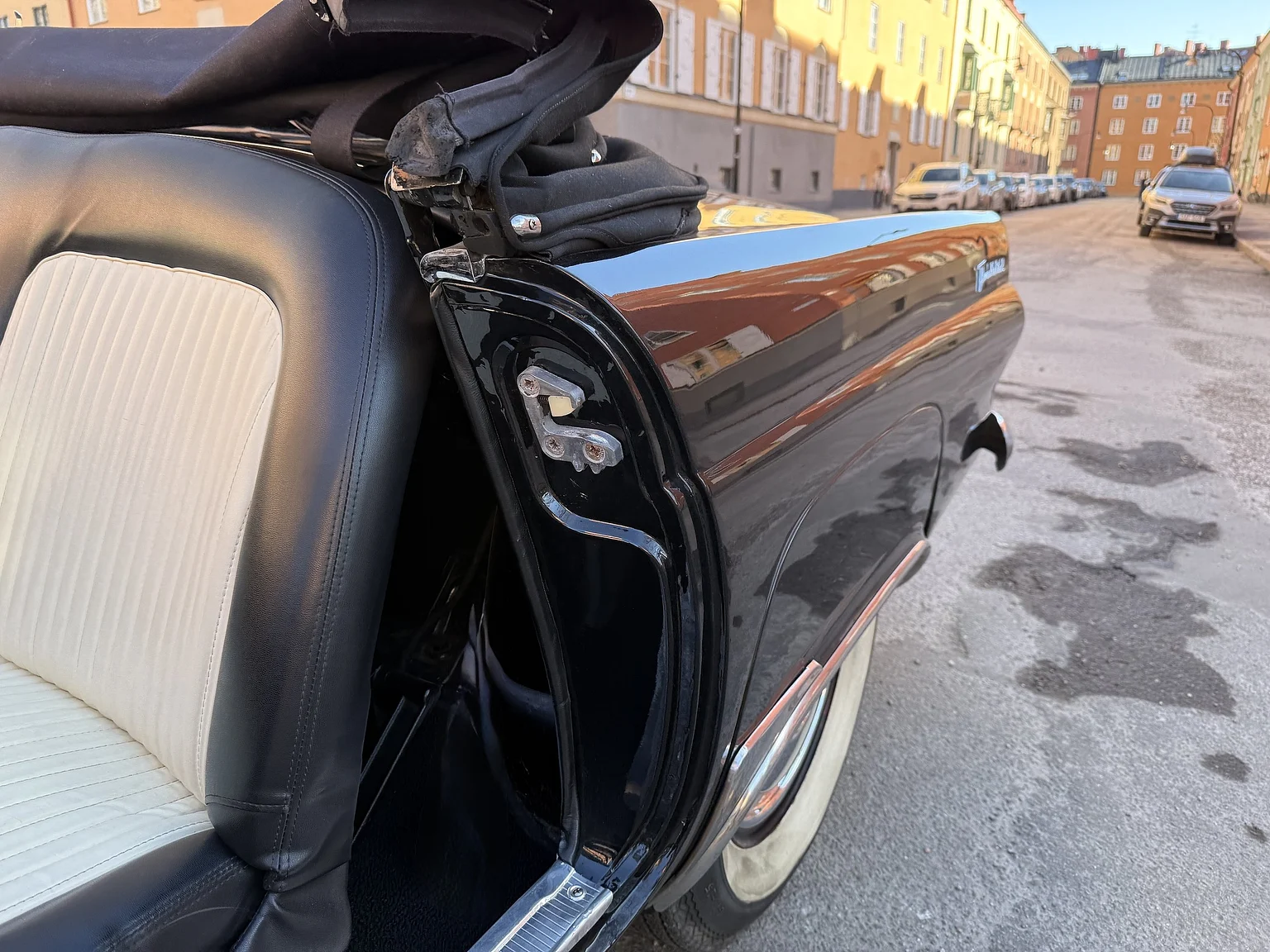 Interior image of 1955 Ford Thunderbird (6)