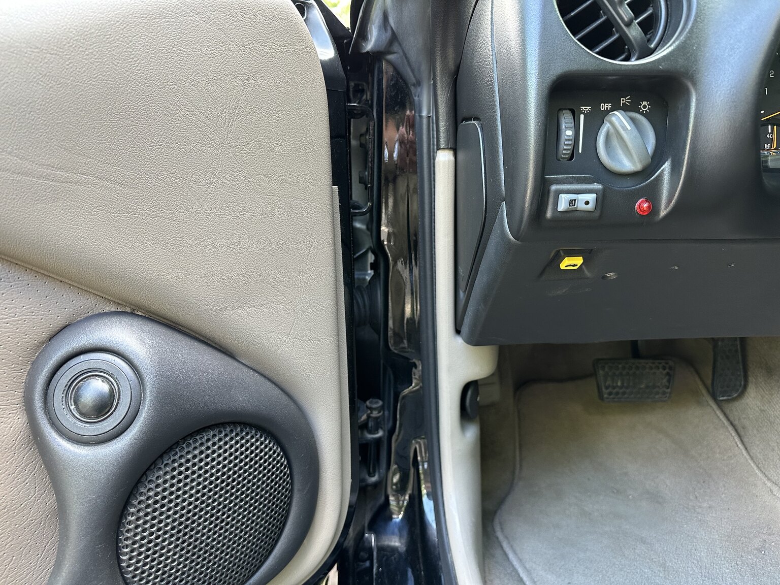 Interiörbild 2000 Pontiac TransAm Firebird (4)