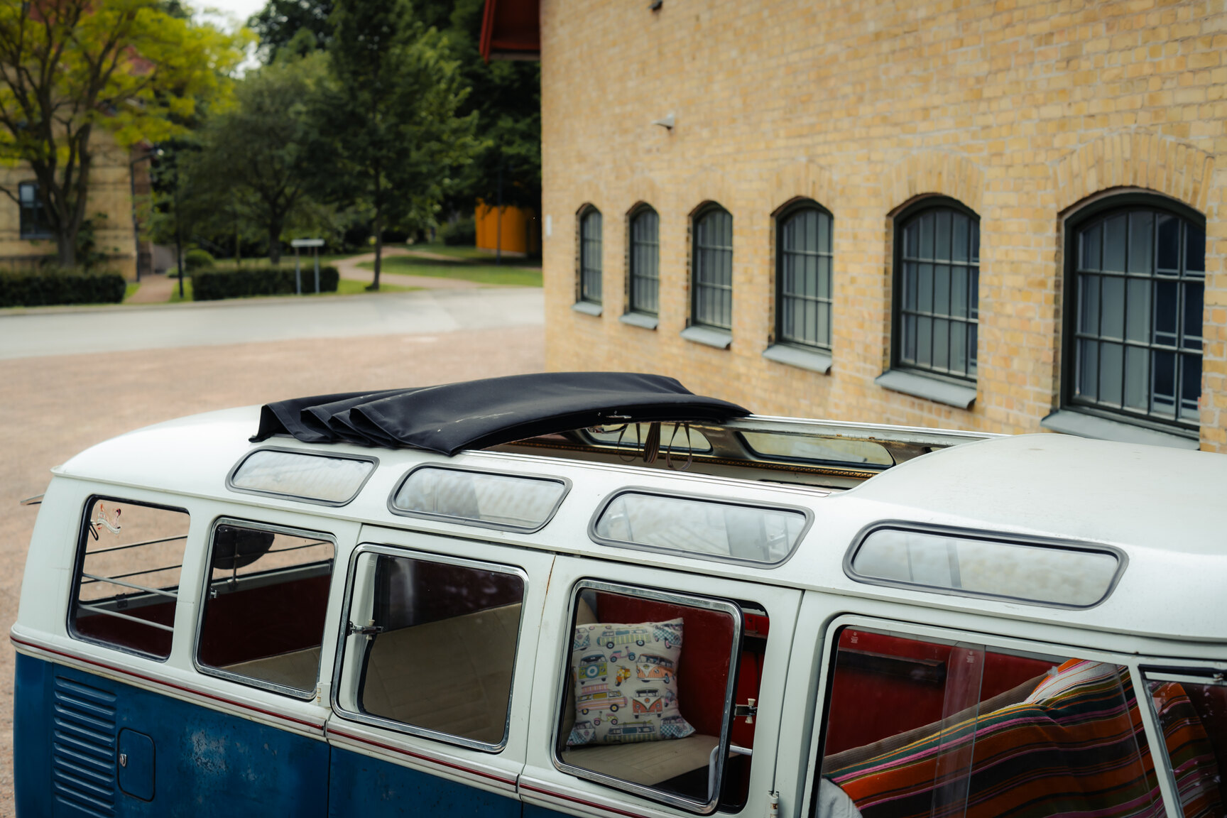 Aussenfoto 1964 Volkswagen Kleinbus Transporter 1500 Deluxe “21-fönsters Samba”