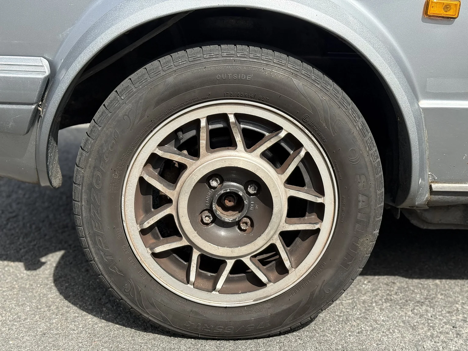 Exteriörbild på 1987 VW Golf Cabriolet (26)