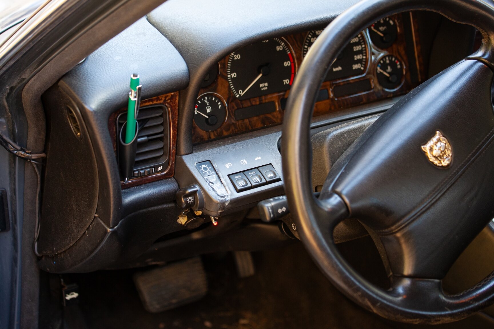 Interior image of 1997 Jaguar XJ6 3.2