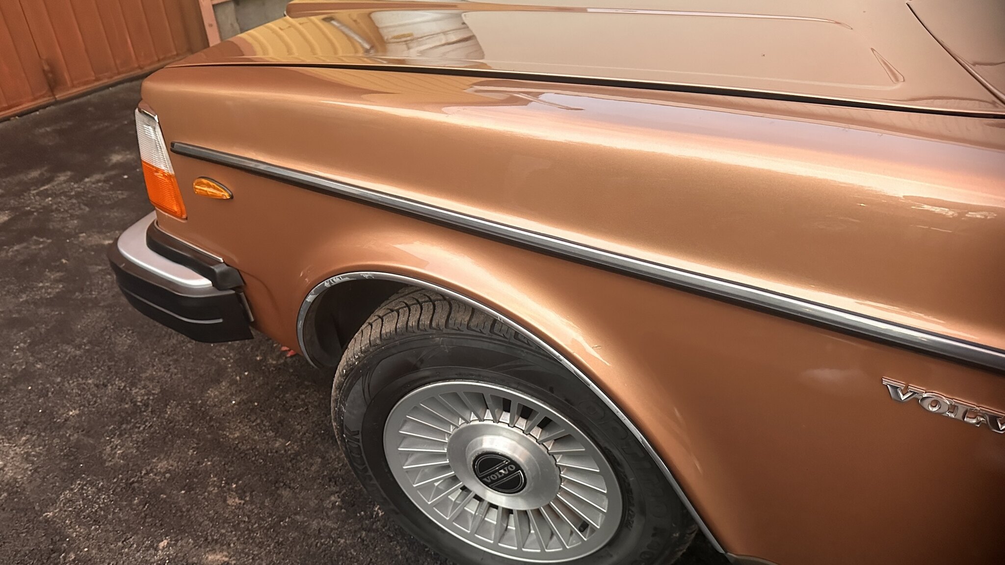 Exteriörbild på 1981 Volvo 244 GLE D6