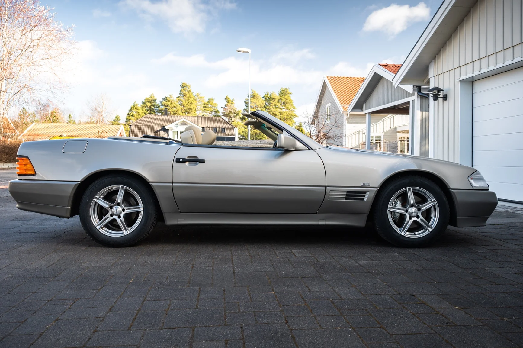 Exteriörbild på 1991 Mercedes-Benz 500 SL (13)