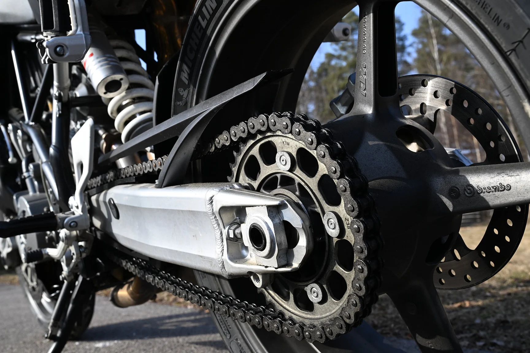 Exteriörbild på 2005 KTM 990 Super Duke (65)