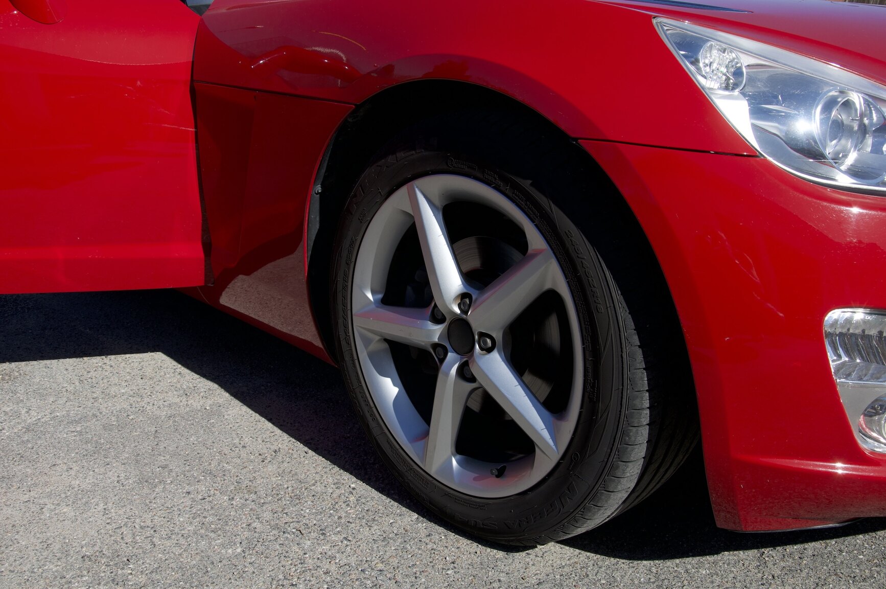 Exterior image of 2007 Opel GT 2.0 Turbo