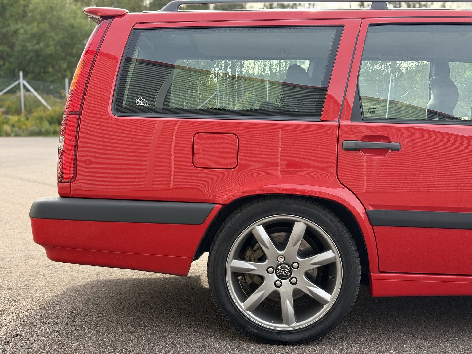 Exterior image of 1997 Volvo 850 R Kombi