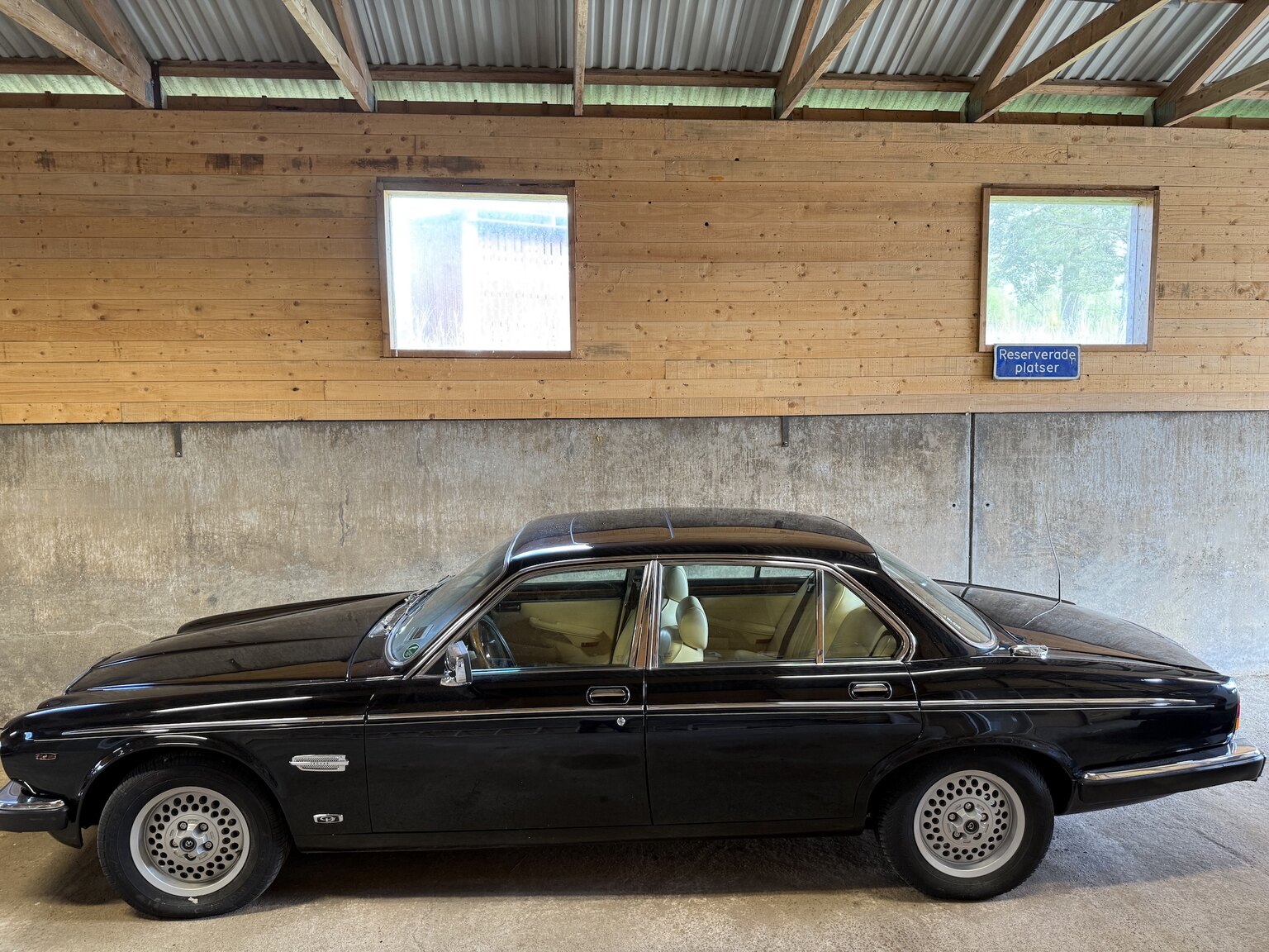 Exterior image of 1990 Jaguar Daimler Double six