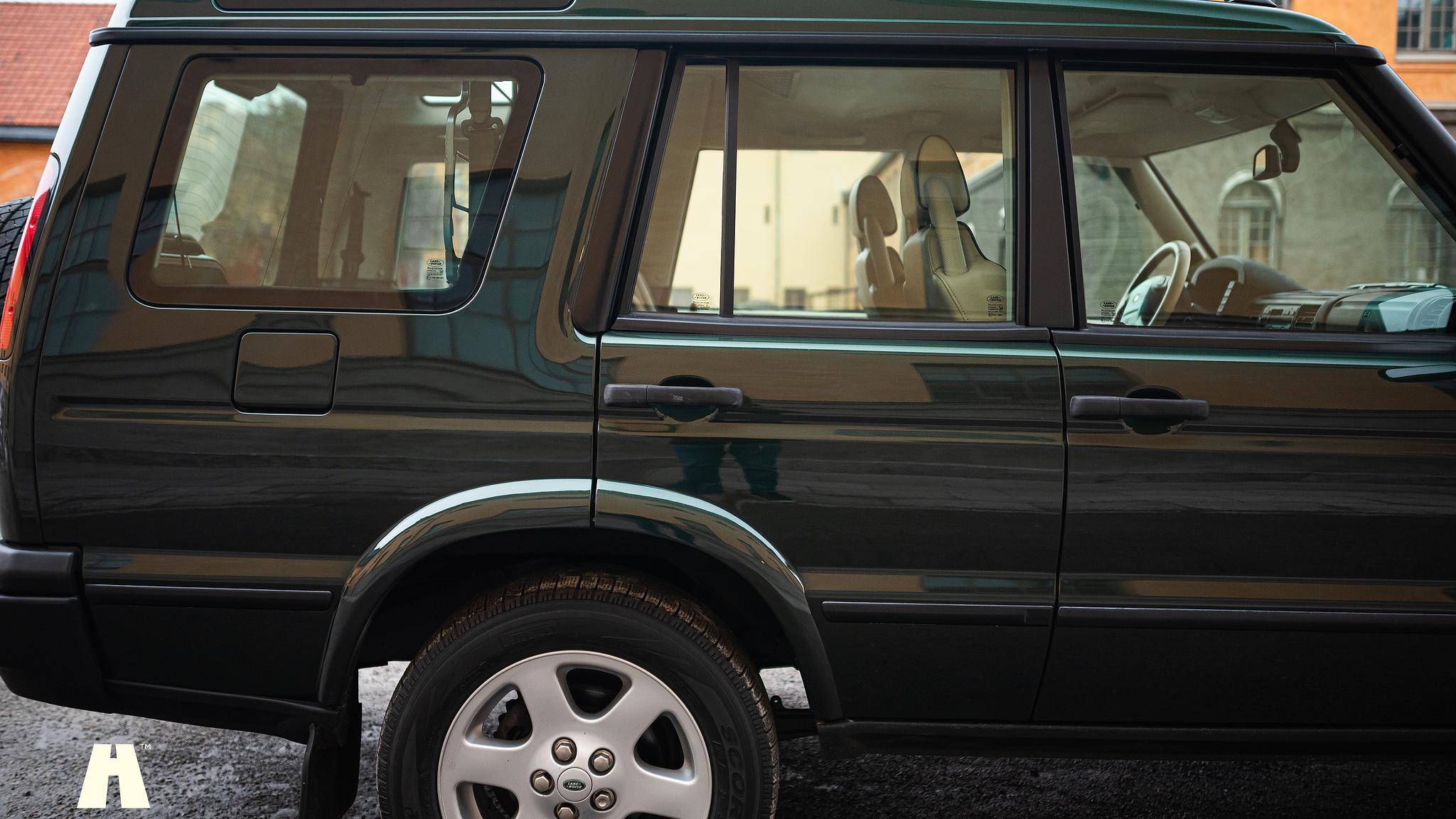 Exterior image of 2003 Land Rover Discovery II, 2003