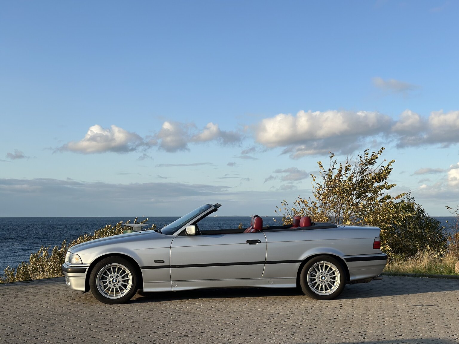 Aussenfoto 1993 BMW 325i Convertible